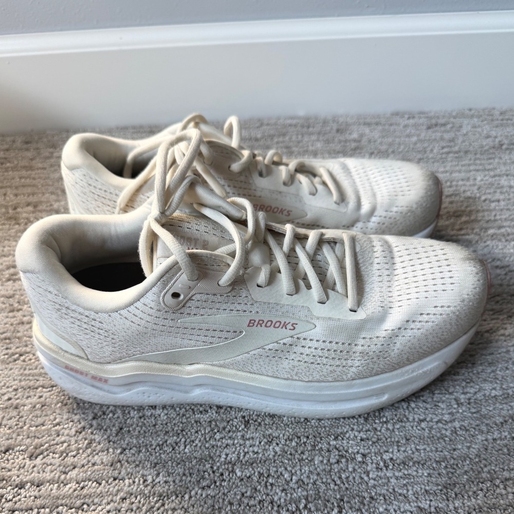 Brooks Ghost Max 2 Womens Running Shoes Cream Rose Gold 1204201B190 Size 9.5